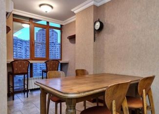 Сдаю в аренду 2-комнатную квартиру, 75 м2, Краснодар, улица Кубанская Набережная, 64