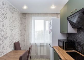 Продам 3-комнатную квартиру, 60 м2, Тобольск, 7-й микрорайон, 2