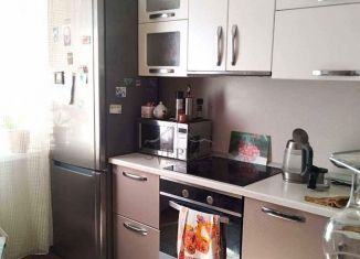 Продаю трехкомнатную квартиру, 64 м2, Старый Оскол, микрорайон Конева, 8А