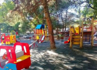 Продажа четырехкомнатной квартиры, 89 м2, Геленджик, улица Маяковского, 6