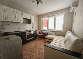 Продается 2-ком. квартира, 53 м2, Краснодар, Душистая улица, 55, микрорайон Молодёжный