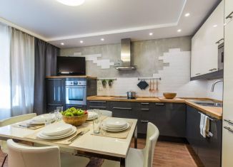 Продажа трехкомнатной квартиры, 90 м2, Тюмень, Алматинская улица, 12