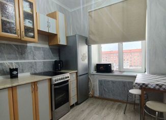 Продаю двухкомнатную квартиру, 61.3 м2, Норильск, Комсомольская улица, 32