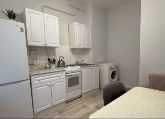 Продаю 1-комнатную квартиру, 37.1 м2, Азнакаево, улица Ленина, 10