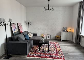 Сдам 2-ком. квартиру, 64 м2, Санкт-Петербург, улица Декабристов, 13, метро Сенная площадь