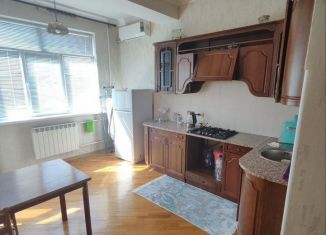Сдам в аренду однокомнатную квартиру, 50 м2, Махачкала, улица Юсупова, 49А