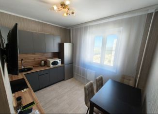 Сдается в аренду однокомнатная квартира, 38 м2, Курская область, улица Вадима Кирпиченко, 2А