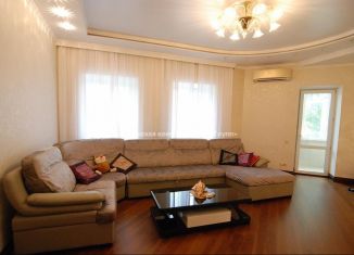 Сдам в аренду 3-ком. квартиру, 110 м2, Хабаровск, Комсомольская улица, 62