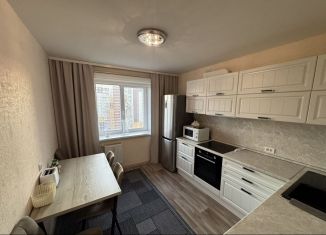 Сдам 1-ком. квартиру, 37 м2, Череповец, улица Монтклер, 7к1