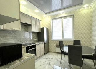 Аренда 1-ком. квартиры, 48 м2, Крым, улица Крымской Весны, 5к4