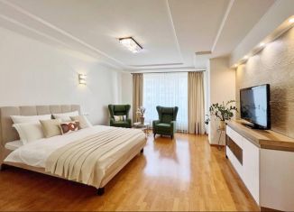 Сдается двухкомнатная квартира, 75 м2, Калининград, Бассейная улица, 36