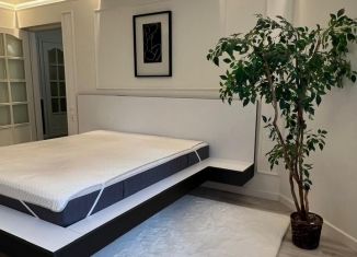 Сдаю 2-комнатную квартиру, 70 м2, Калининград, Художественная улица, 9