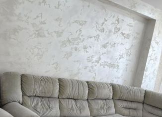 Сдаю двухкомнатную квартиру, 50 м2, Грозный, улица имени Айнди Хароновича Башаева, 3