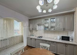 Сдаю в аренду 4-ком. квартиру, 100 м2, Махачкала, 1-й Межевой проезд, 15