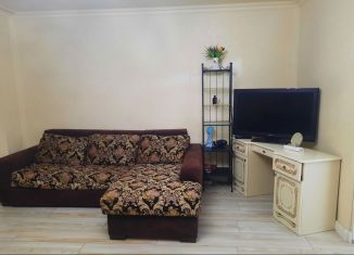 Сдается в аренду 2-ком. квартира, 62 м2, Грозный, улица Хамзата У. Орзамиева, 13/86