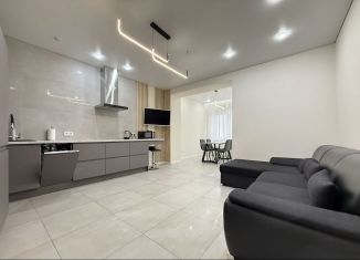 Сдаю в аренду трехкомнатную квартиру, 90 м2, Калининград, улица Богдана Хмельницкого, 50