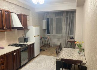 Сдача в аренду 1-ком. квартиры, 50 м2, Махачкала, улица Устарбекова, 8