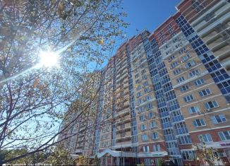 Сдается 2-комнатная квартира, 54 м2, Липецк, улица Хренникова, 1