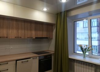 Сдача в аренду трехкомнатной квартиры, 80 м2, Йошкар-Ола, улица Петрова, 1