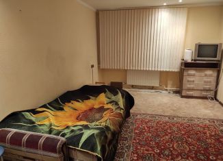 Сдается однокомнатная квартира, 33 м2, Тюмень, улица Коммунаров, 4