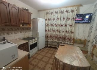 Сдаю в аренду 3-комнатную квартиру, 66 м2, Тобольск, 10-й микрорайон, 1