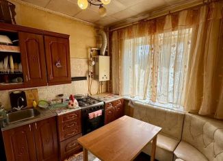 Сдается в аренду трехкомнатная квартира, 44 м2, Калужская область, улица Гурьянова, 18