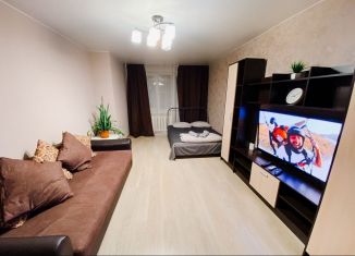 Сдается двухкомнатная квартира, 80 м2, Владимир, улица Мира, 2В