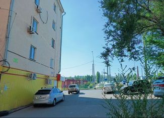 Сдаю трехкомнатную квартиру, 42 м2, Саратов, улица имени А.П. Шехурдина, 64