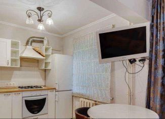 Сдам в аренду однокомнатную квартиру, 35 м2, Москва, улица Алексея Свиридова, 3