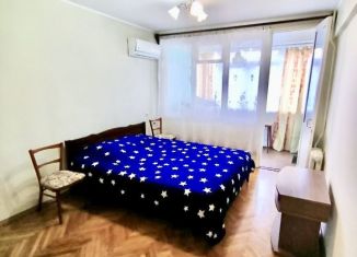 Сдаю 2-ком. квартиру, 56 м2, Сочи, улица Карла Либкнехта, 13