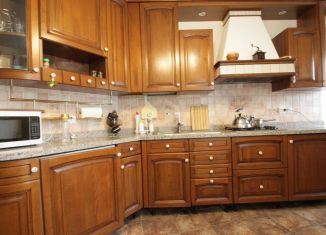 Сдается в аренду 2-ком. квартира, 65 м2, Калининград, Тихая улица, 16