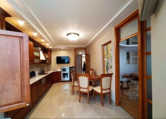 Сдам 2-ком. квартиру, 80 м2, Крым, Московская улица, 33А