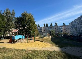 Сдам в аренду двухкомнатную квартиру, 63 м2, Губкин, улица Дзержинского, 80