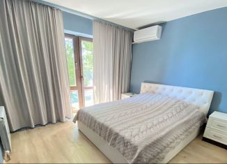 Сдам в аренду 2-ком. квартиру, 60 м2, Крым, улица Дражинского, 4Б