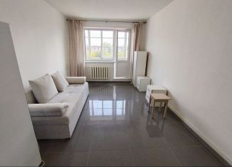 Сдается двухкомнатная квартира, 48 м2, Луга, проспект Урицкого, 66