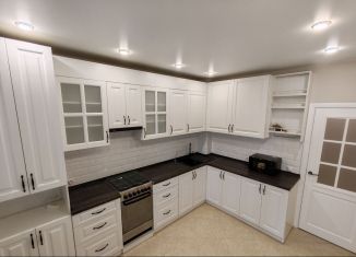 Сдается двухкомнатная квартира, 62.6 м2, Йошкар-Ола, улица Петрова, 27Б