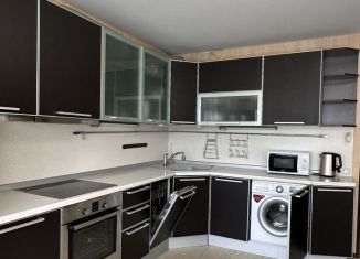 Сдаю 3-ком. квартиру, 96 м2, Тюмень, улица Сакко, 30