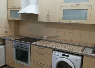 Сдается 1-ком. квартира, 41 м2, Киров, улица Защитников Отечества, 18, Октябрьский район