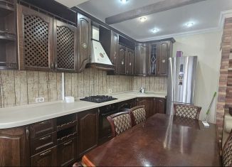 Аренда 2-ком. квартиры, 85 м2, Пятигорск, улица Адмиральского, 6А