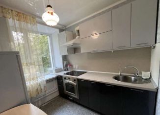 Сдаю в аренду 1-ком. квартиру, 32 м2, Тюмень, улица Республики, 94