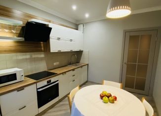 Сдается однокомнатная квартира, 37 м2, Тольятти, улица 40 лет Победы, 63