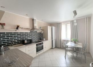 Сдается 2-ком. квартира, 40 м2, Краснодар, Круговая улица, 4/1