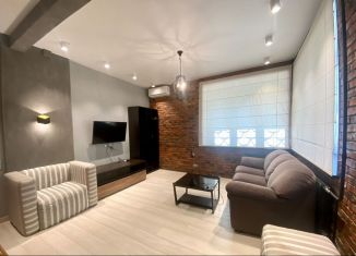 Сдаю в аренду 3-комнатную квартиру, 100 м2, Москва, Шмитовский проезд, 8, метро Улица 1905 года