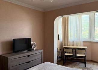 Сдам в аренду 2-ком. квартиру, 56 м2, Крым, улица Блюхера, 48