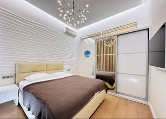 Сдается в аренду трехкомнатная квартира, 95 м2, Сочи, Черноморская улица, 4