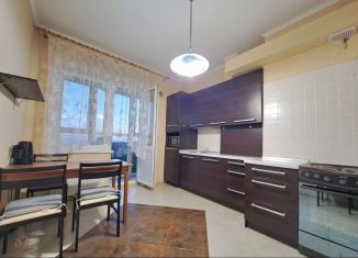 Сдам двухкомнатную квартиру, 60 м2, Калининград, улица Юрия Гагарина, 2А