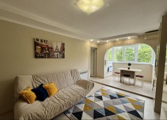 Сдается 3-комнатная квартира, 50 м2, Сочи, Цветной бульвар, 7