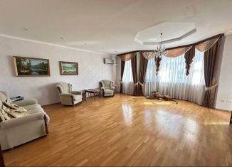 Сдается в аренду 3-комнатная квартира, 140 м2, Татарстан, улица Николая Ершова, 49В