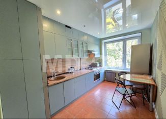 Сдам в аренду 1-ком. квартиру, 42 м2, Москва, улица Артюхиной, 20к2