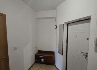 Сдается в аренду однокомнатная квартира, 33 м2, Республика Алтай, улица Ленина, 38